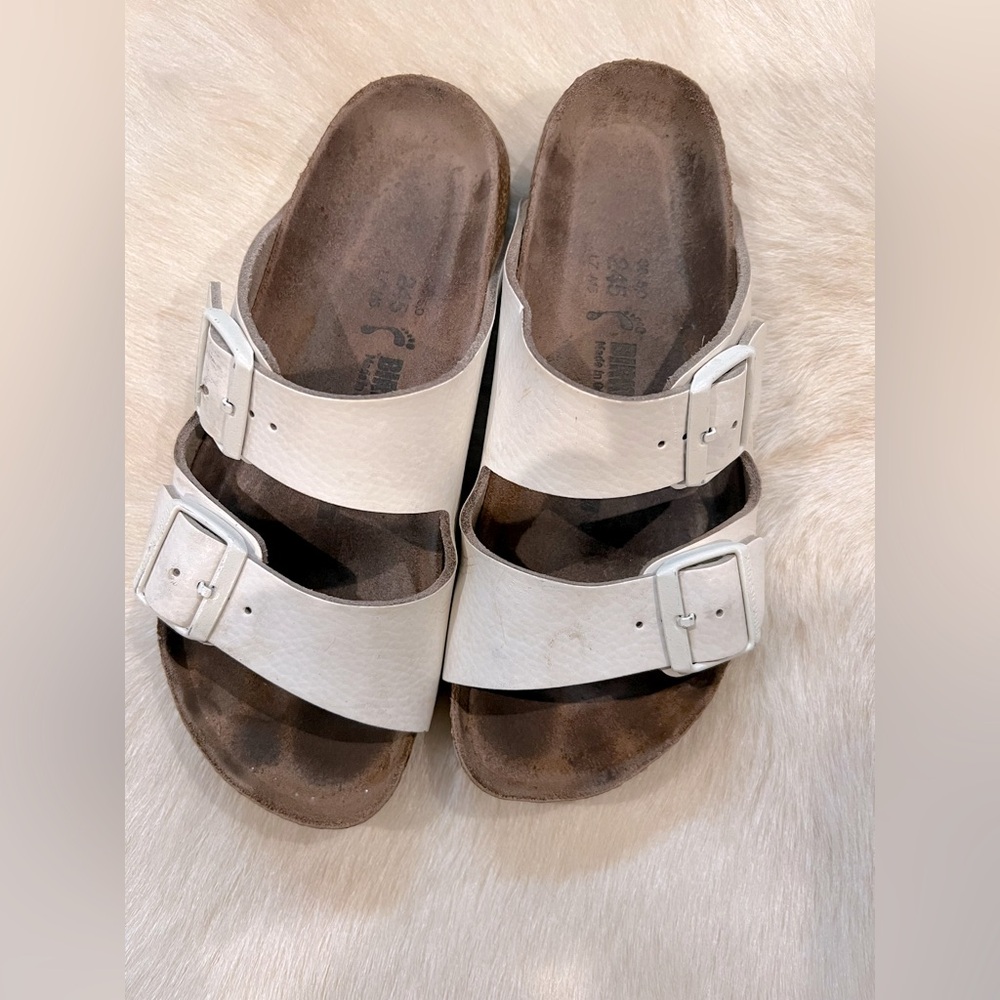 BIRKENSTOCK Arizona White Leather Birkenstocks, size 38
